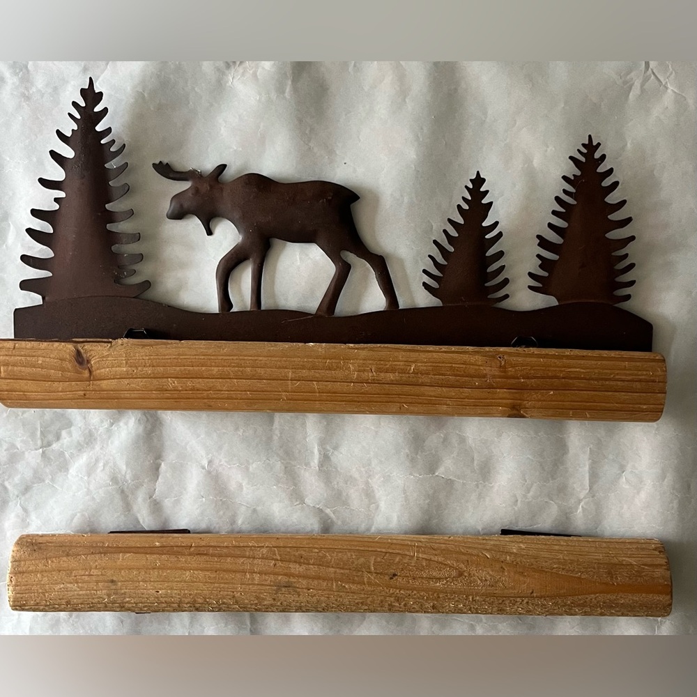 Rustic Moose Calendar Hanger Metal and Wood Frame with 2026 Calendar - Picture 8 of 10
